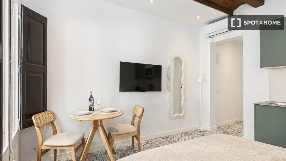 Flat with terrace to rent in Ciutat Vella, imagen 7