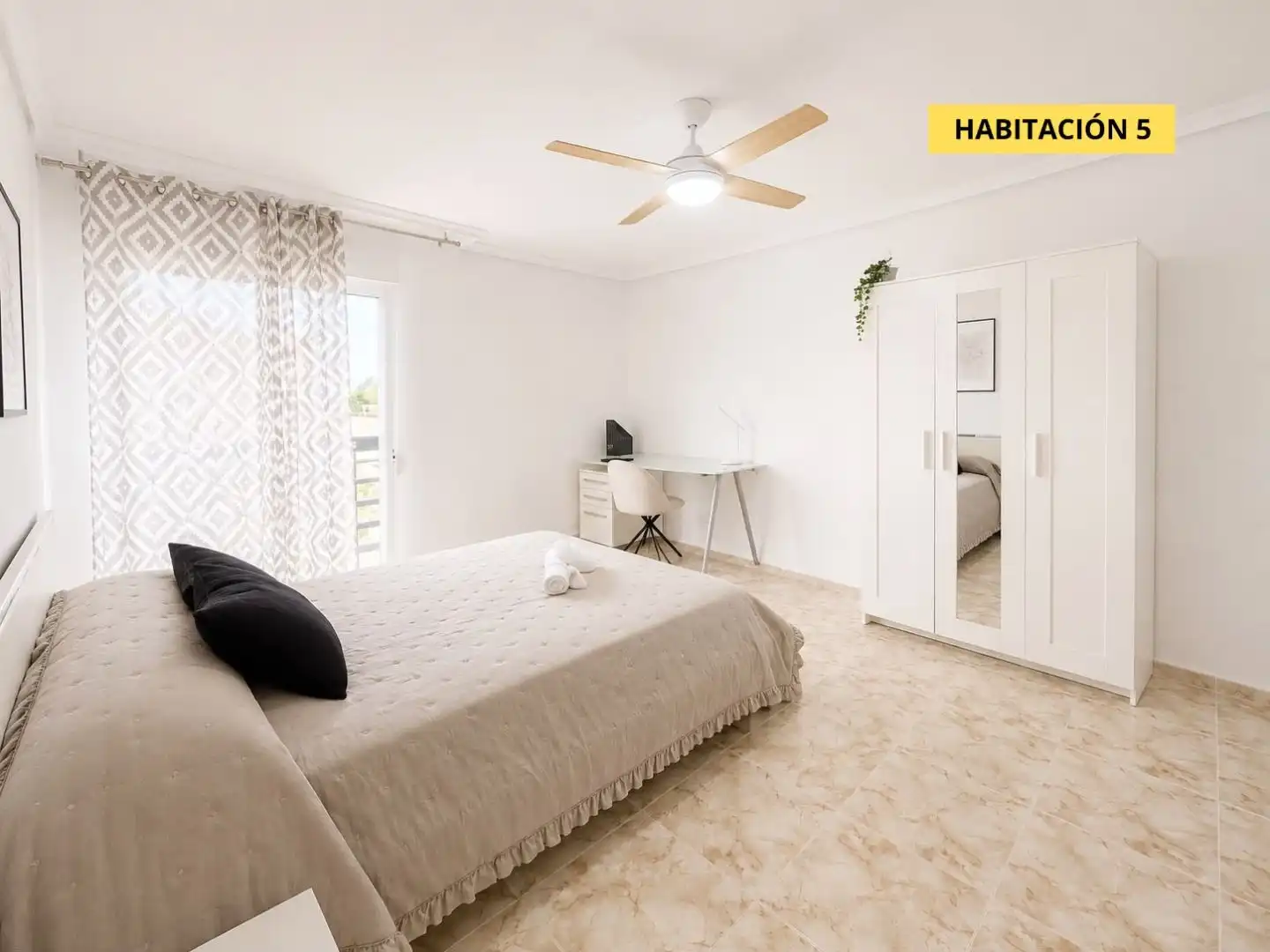 Bedroom of Flat for share in Meliana, Valencia