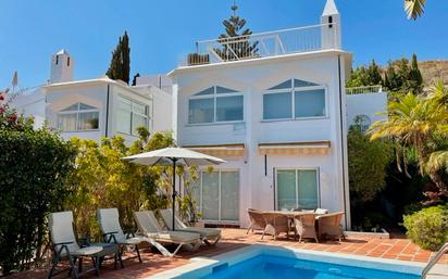 Vista exterior de Casa o xalet en venda en Nerja amb Terrassa, Traster i Piscina