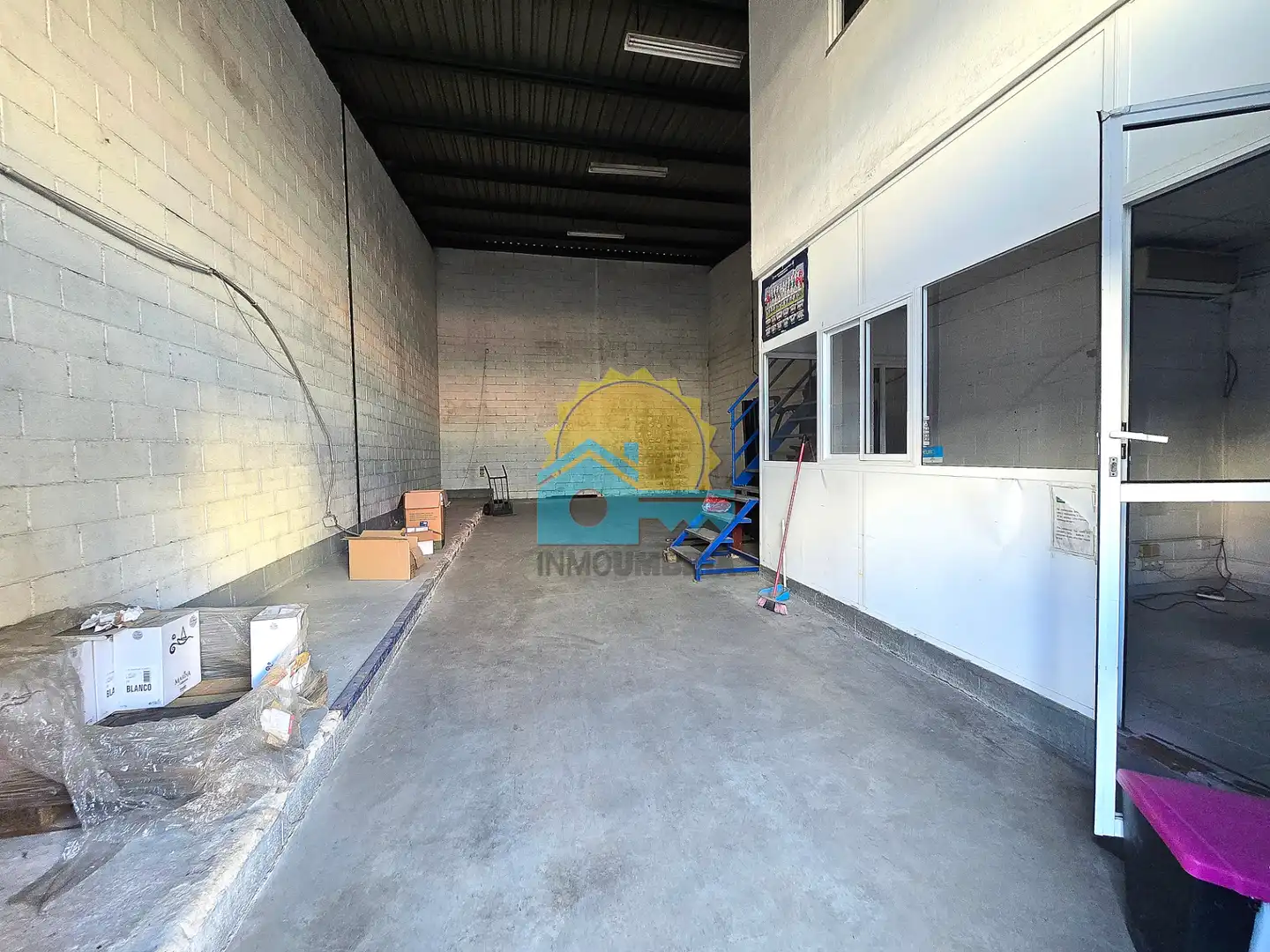 Industrial building for sale in Nuevo Parque - Los Rosales - Tráfico Pesado