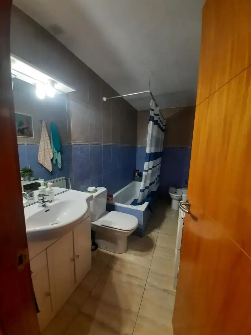 Badezimmer von Dachboden zum Verkauf in Reus mit Terrasse, Möbliert und Ofen