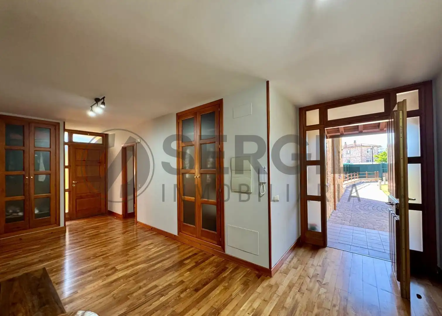 Sala d'estar de Casa o xalet en venda en Palazuelos de Eresma amb Calefacció, Jardí privat i Traster