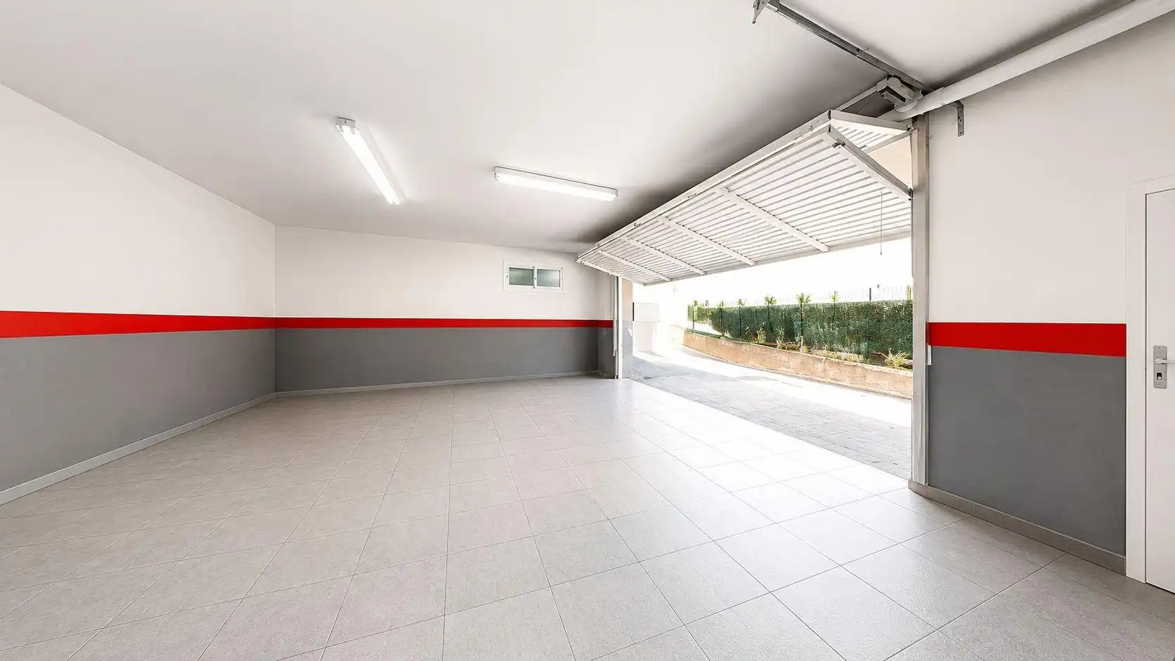 Aparcament de Casa o xalet en venda en Lliçà d'Amunt amb Jardí privat i Piscina comunitària