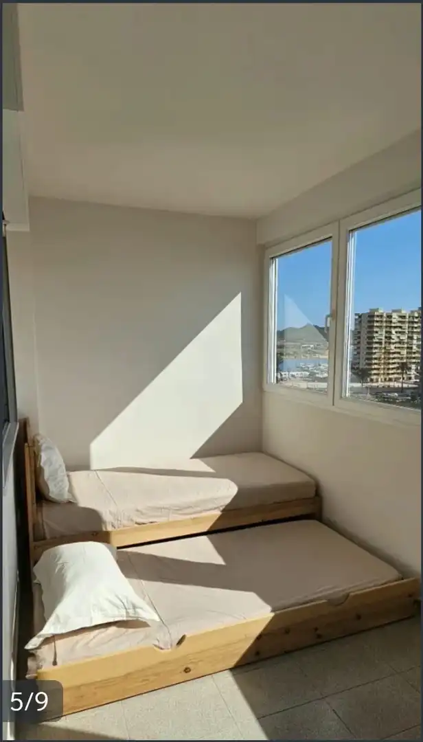 Habitación de Apartamento de alquiler en La Manga del Mar Menor con Calefacción, Piscina y Amueblado