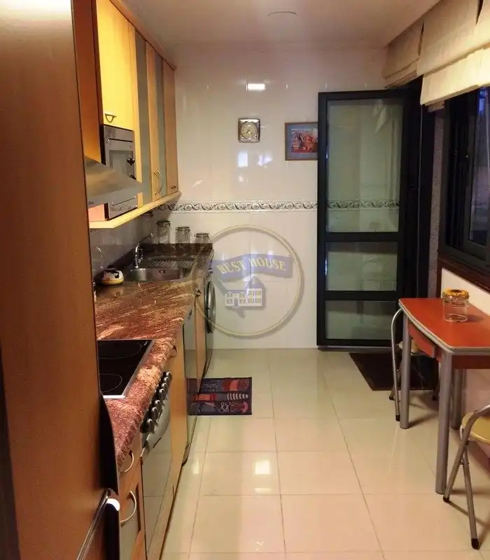 Cocina de Piso en venta en Vigo  con Calefacción, Jardín privado y Parquet
