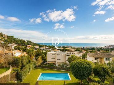 Casa amb piscina en venda a Carrer Corral d'en Falç