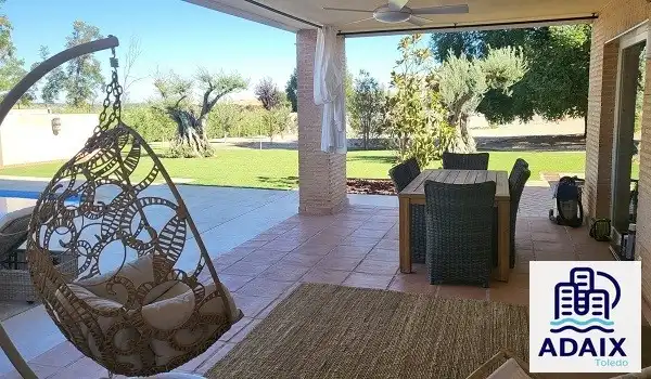 Terrasse von Haus oder Chalet zum Verkauf in Layos mit Klimaanlage, Heizung und Parkett