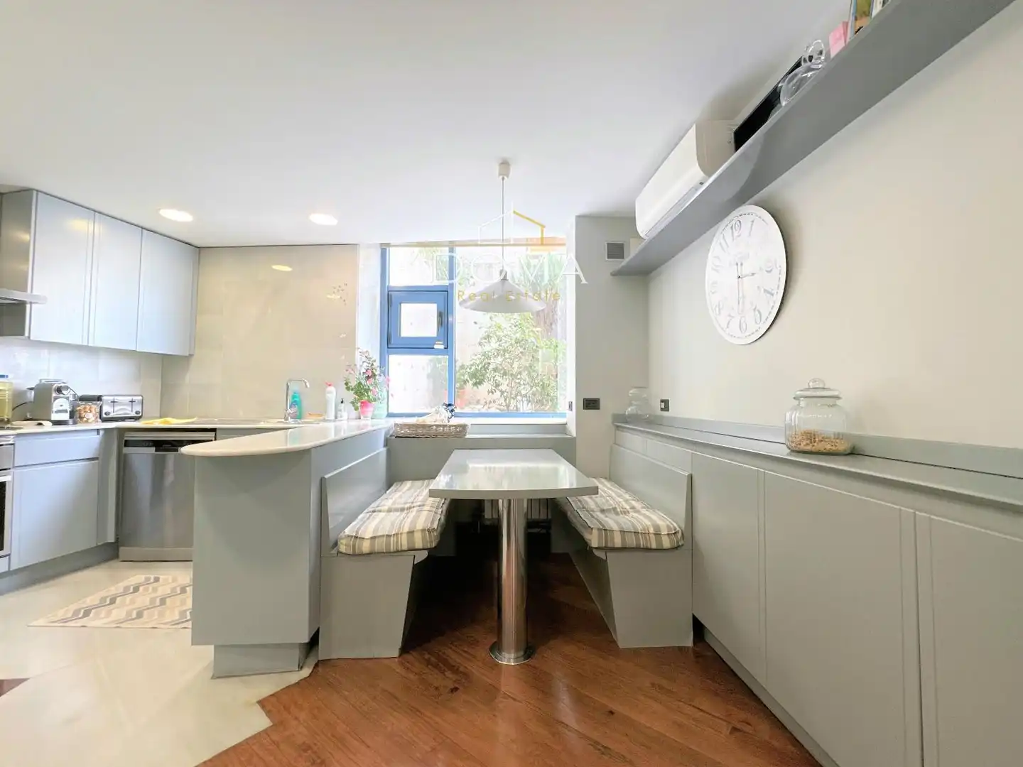 Cocina de Casa o chalet en venta en Barcelona con Aire acondicionado, Calefacción y Jardín privado