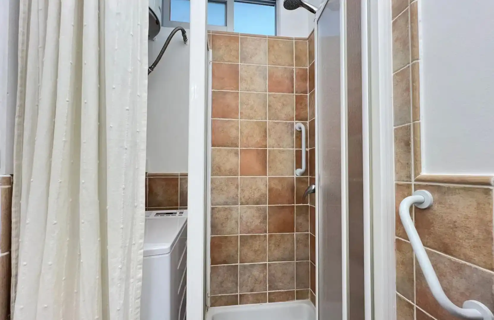 Bany de Apartament de lloguer en Estepona amb Aire condicionat, Terrassa i Moblat
