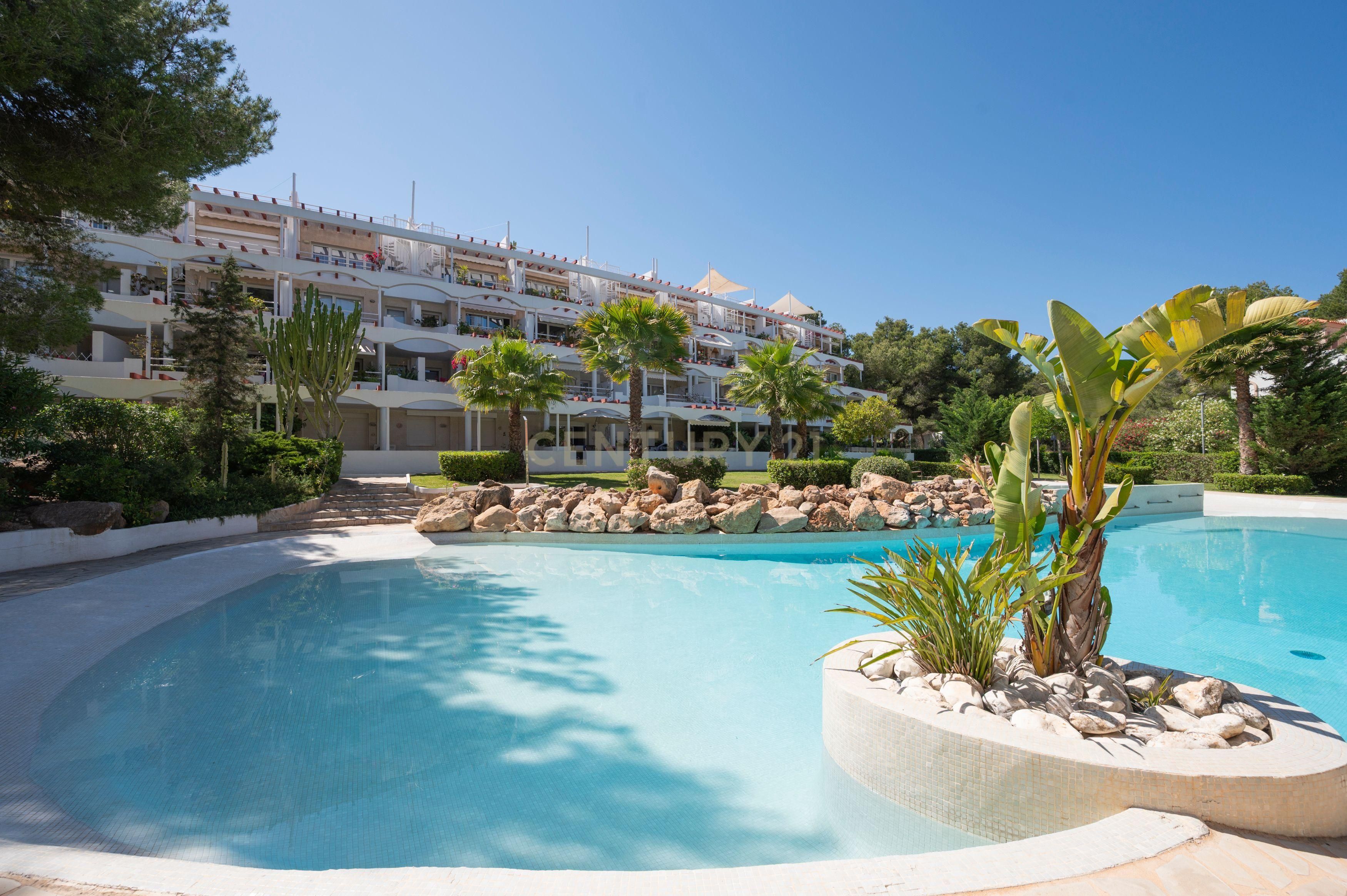 Piscina de Apartament en venda en Santa Eulària des Riu amb Jardí privat i Piscina