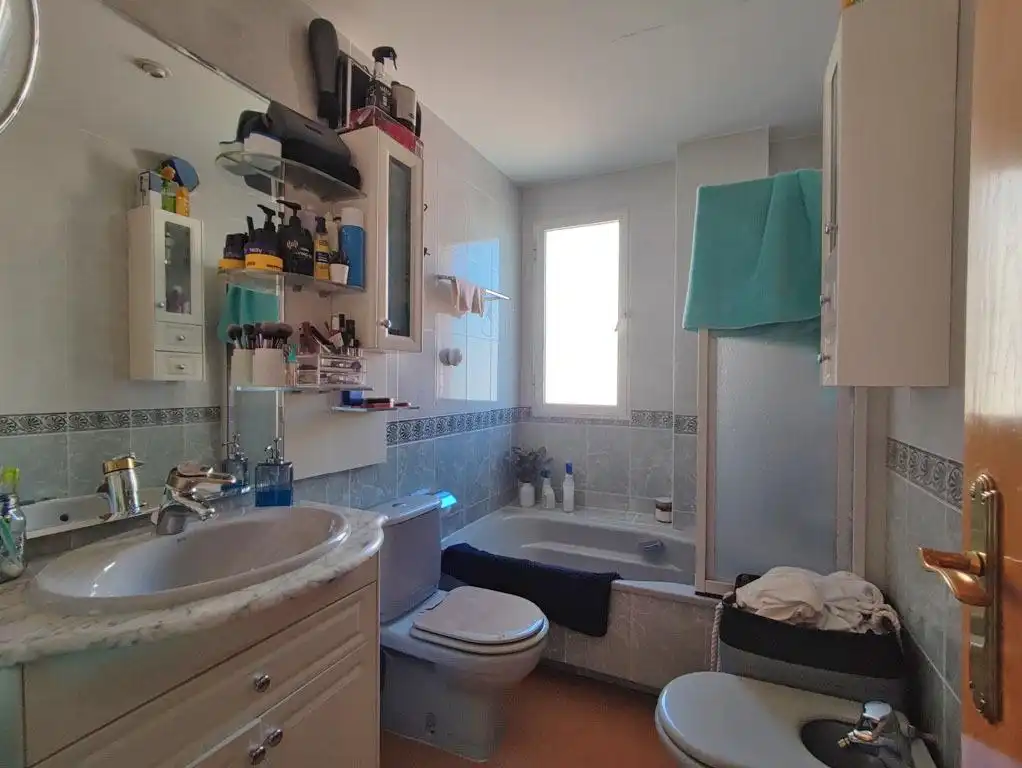 Bathroom of Attic for rent in Genil