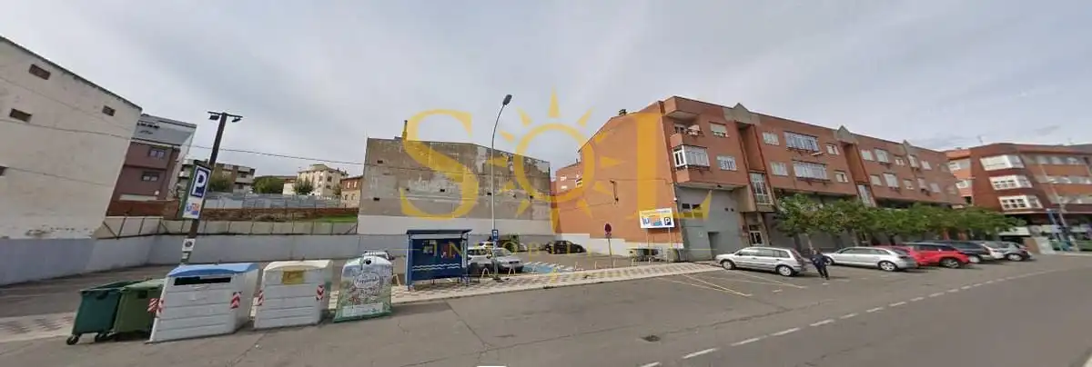 Außenansicht von Fabrikhallen zur Miete in Villaquilambre