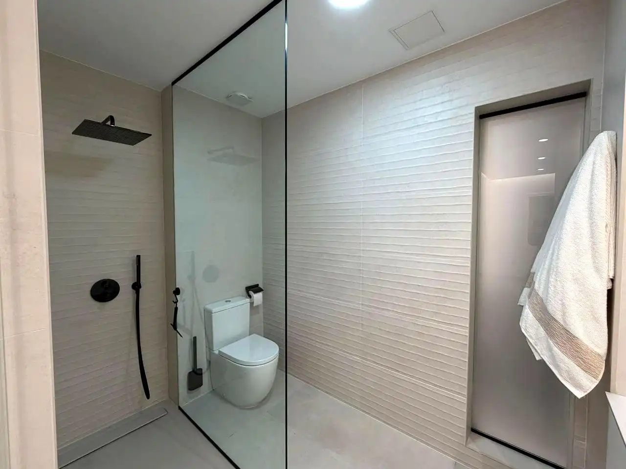 Baño de Piso de alquiler en San Bartolomé de Tirajana con Aire acondicionado, Terraza y Internet