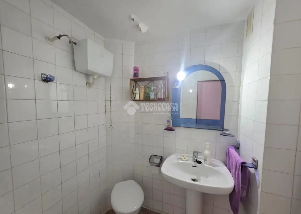 Bathroom of Flat for sale in Córdoba  with Air Conditioner, Terrace and Balcony