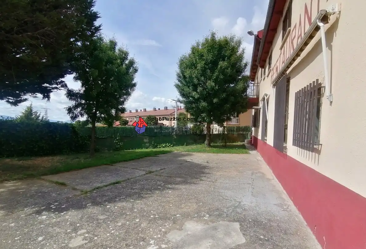 Parkplatz von Haus oder Chalet zum Verkauf in Roda de Eresma mit Klimaanlage, Heizung und Terrasse