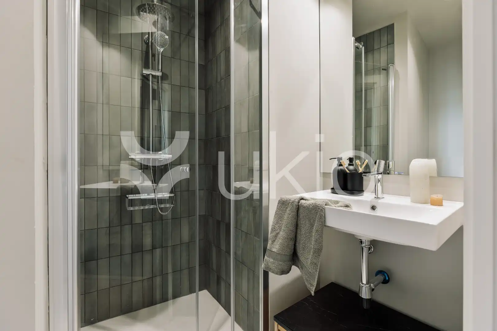 Baño de Apartamento de alquiler en Barcelona con Aire acondicionado, Calefacción y Terraza