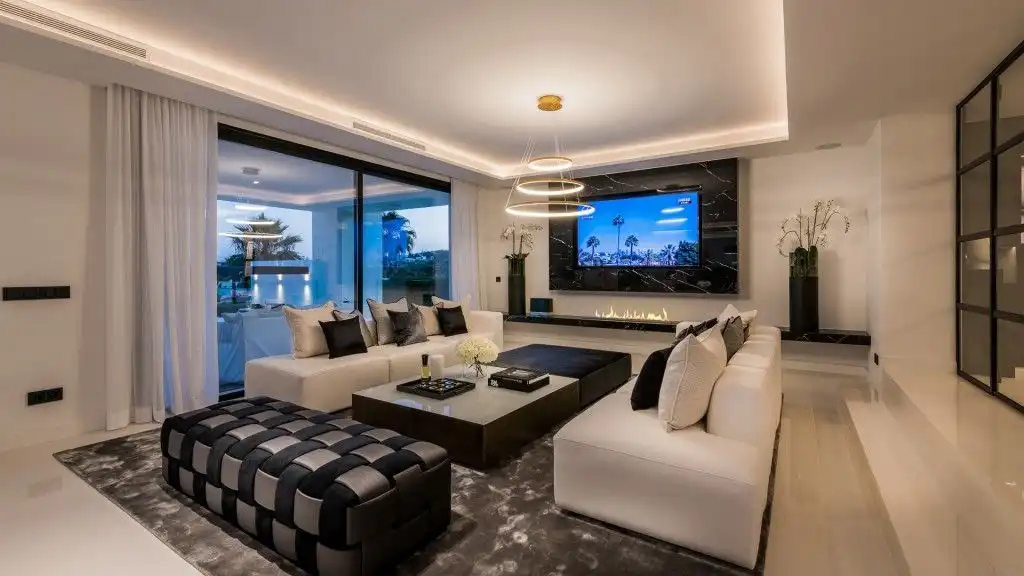 Chalet con piscina en venta en Nueva Andalucía, imagen 3