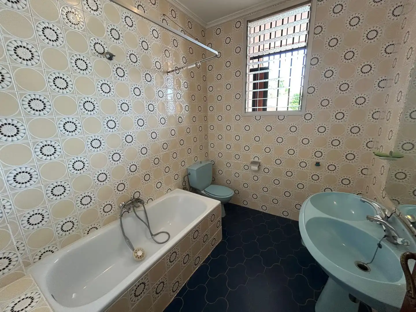 Bany de Casa o xalet en venda en Bétera amb Jardí privat, Terrassa i Piscina
