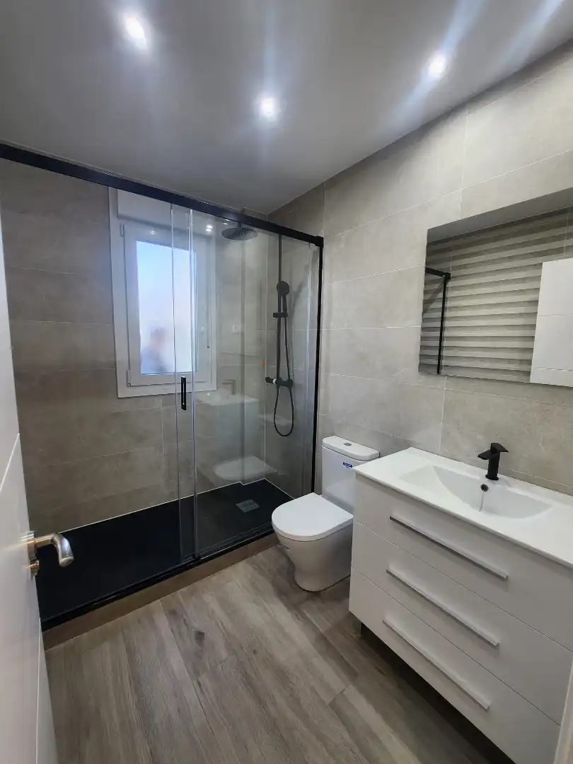 Baño de Casa adosada en venta en Villalbilla con Calefacción, Jardín privado y Trastero