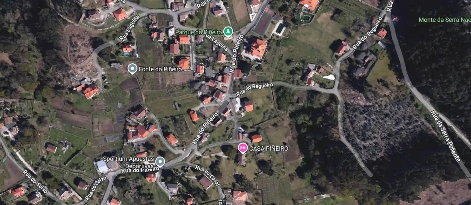 Vista exterior de Casa o xalet en venda en Cangas  amb Jardí privat