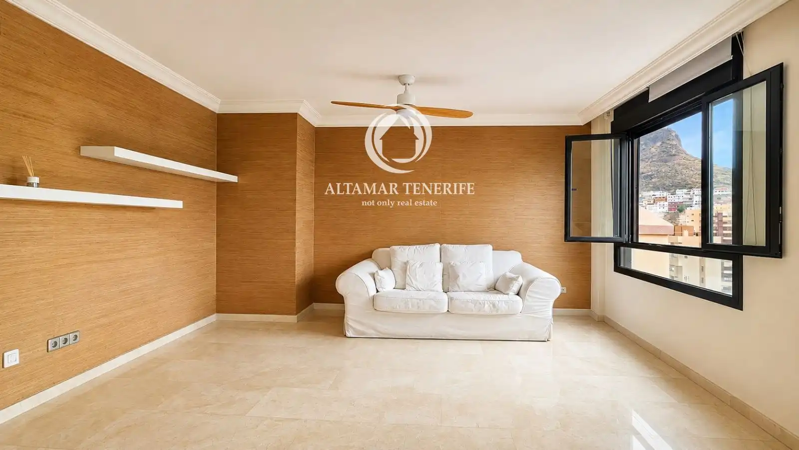 Sala d'estar de Apartament en venda en Santa Cruz de Tenerife amb Aire condicionat i Traster
