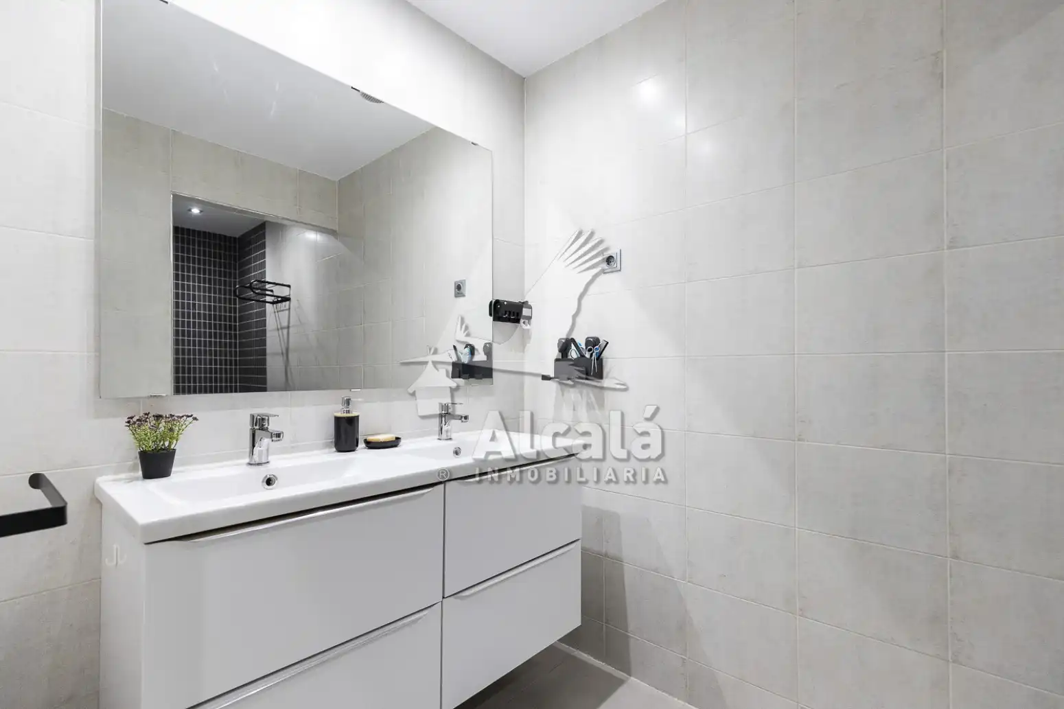 Bathroom of Flat for sale in Loeches  with Air Conditioner, Heating and Private garden