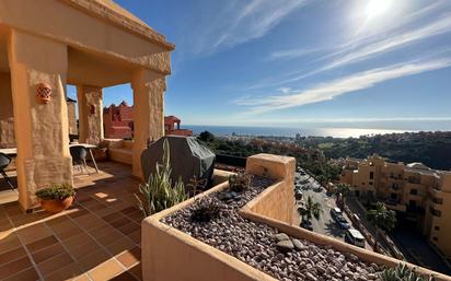 Vista exterior de Àtic en venda en Manilva amb Aire condicionat i Terrassa