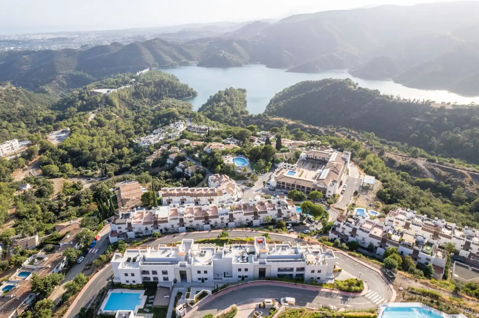 Vista exterior de Ático en venta en Istán con Calefacción, Jardín privado y Terraza