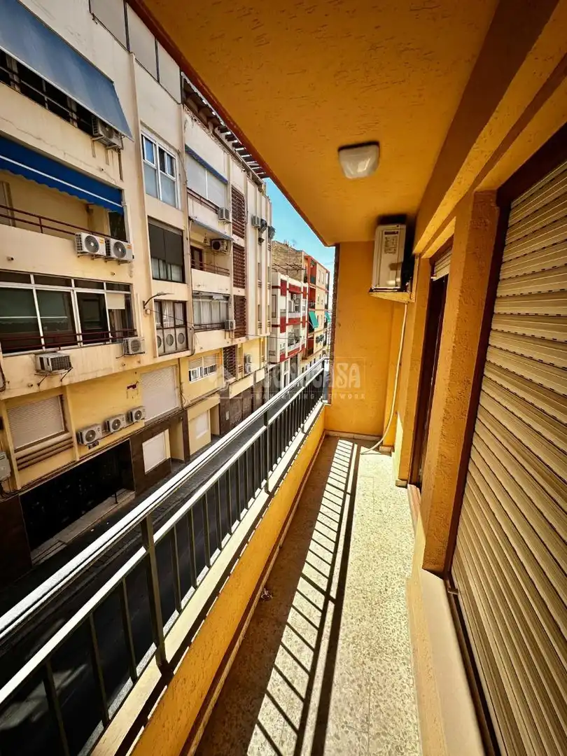 Vista exterior de Pis en venda en Alicante / Alacant amb Aire condicionat i Terrassa