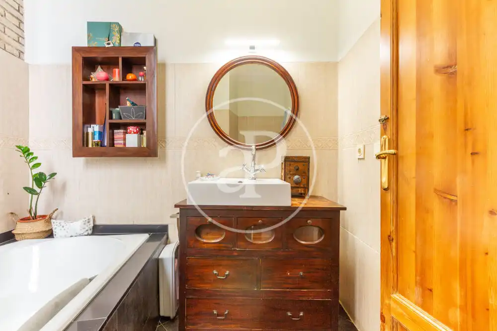 Baño de Piso en venta en Valencia con Aire acondicionado, Calefacción y Terraza