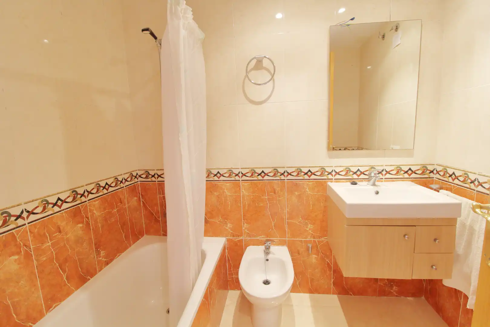 Bany de Apartament en venda en Oropesa del Mar / Orpesa amb Terrassa, Piscina i Moblat
