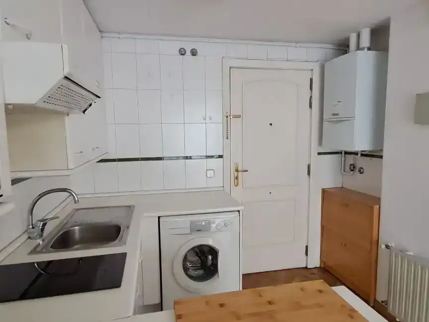 Cocina de Estudio de alquiler en Madrid con Aire acondicionado, Parquet y Amueblado