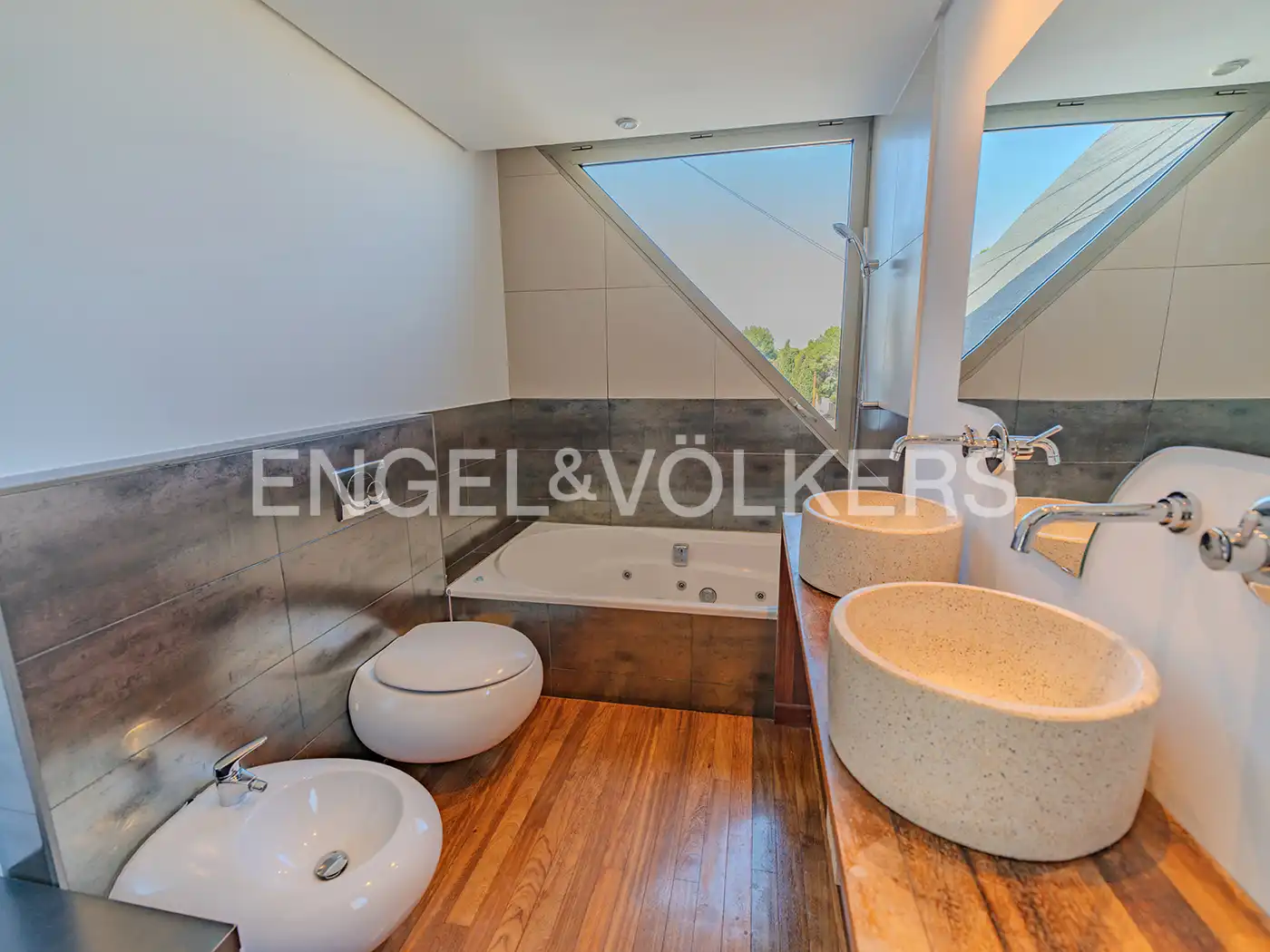 Bany de Casa o xalet en venda en Alicante / Alacant amb Aire condicionat, Calefacció i Jardí privat