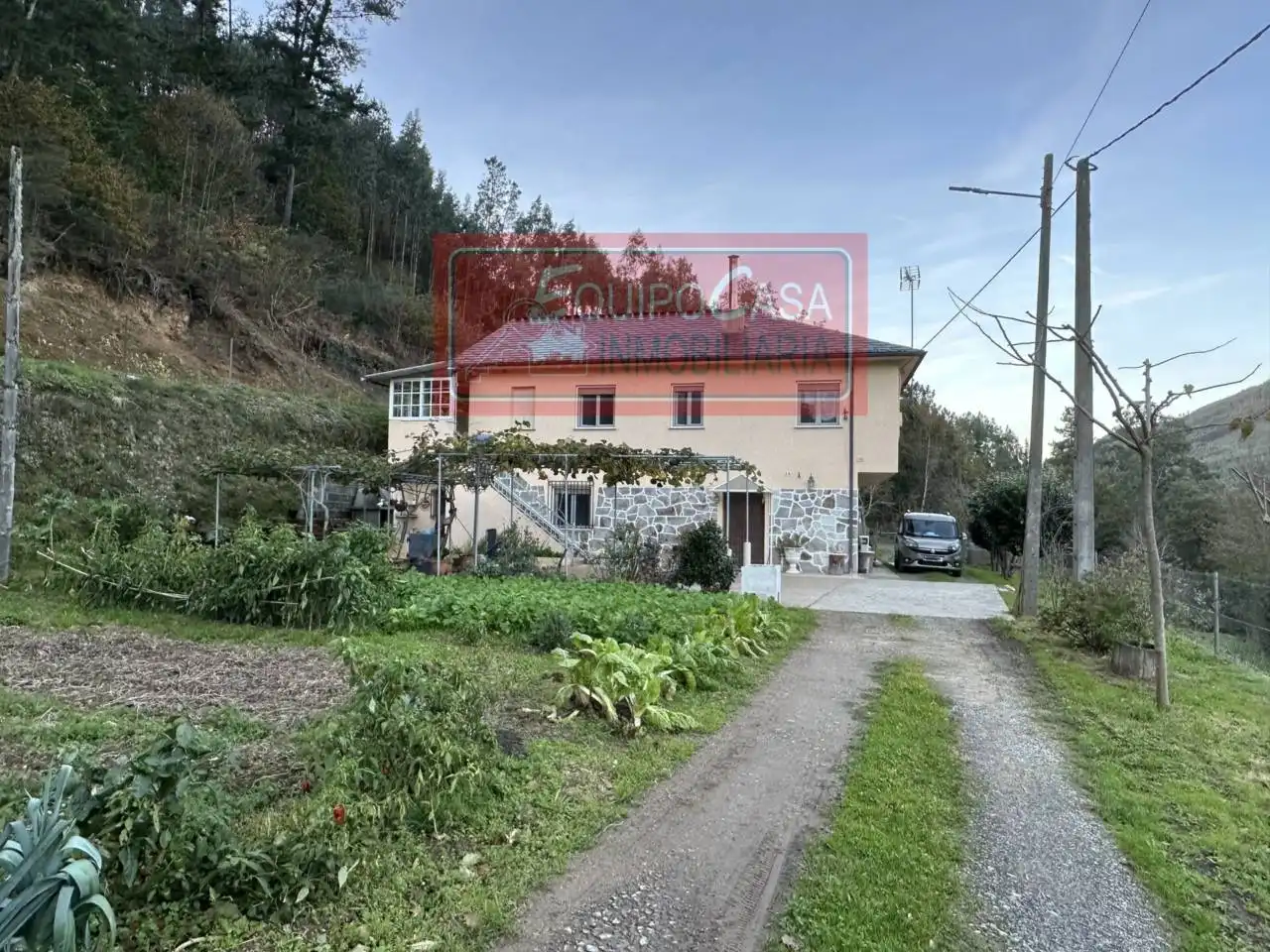 Vista exterior de Casa o xalet en venda en Ribeira de Piquín amb Calefacció, Jardí privat i Moblat