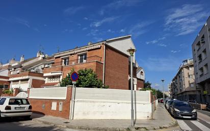 Vista exterior de Casa adosada en venda en El Vendrell amb Terrassa