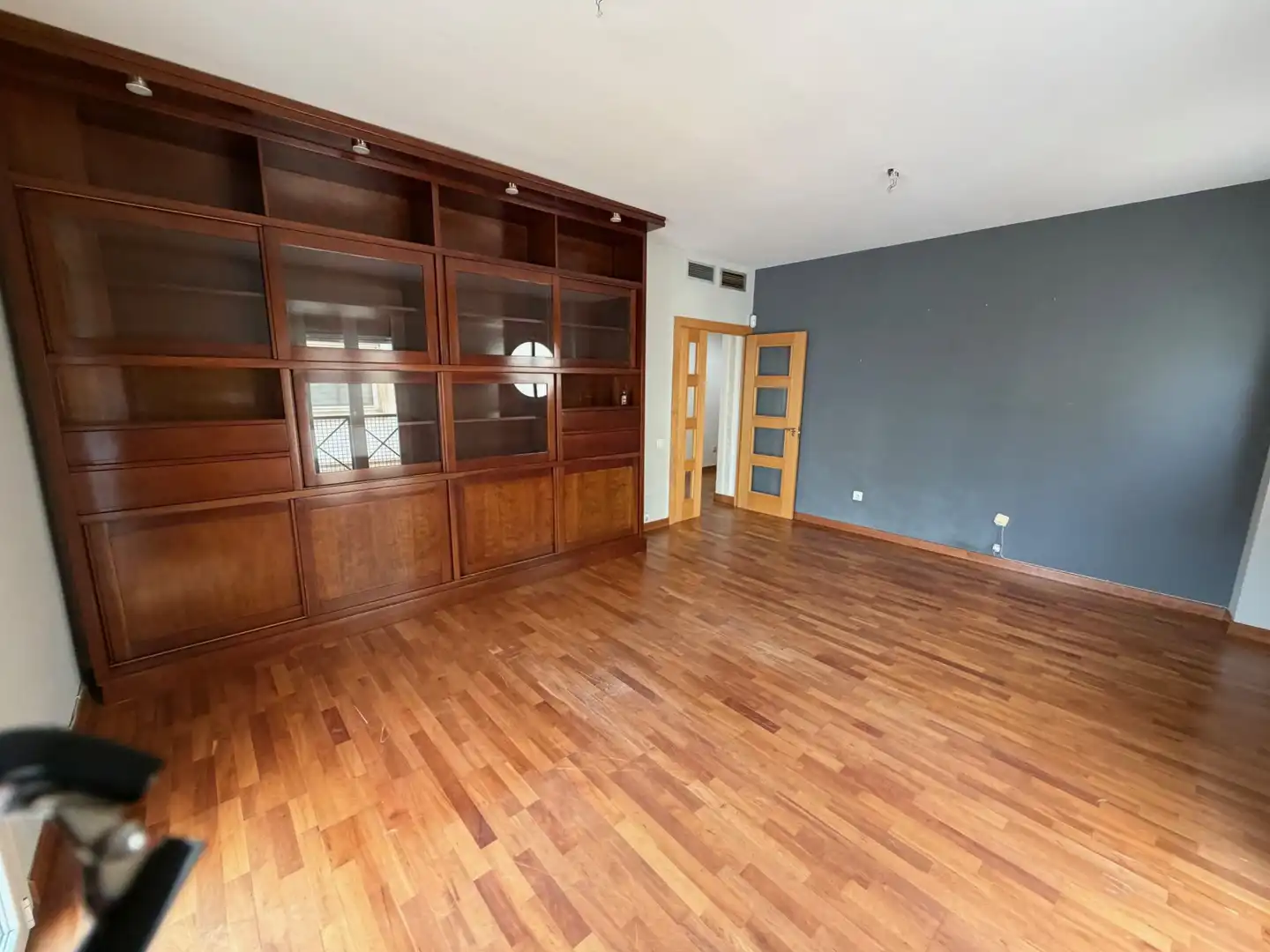 Living room of Flat for sale in  Almería Capital  with Air Conditioner, Parquet flooring and Furnished