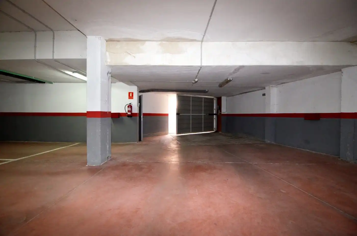 Parkplatz von Garage zum Verkauf in Candelario
