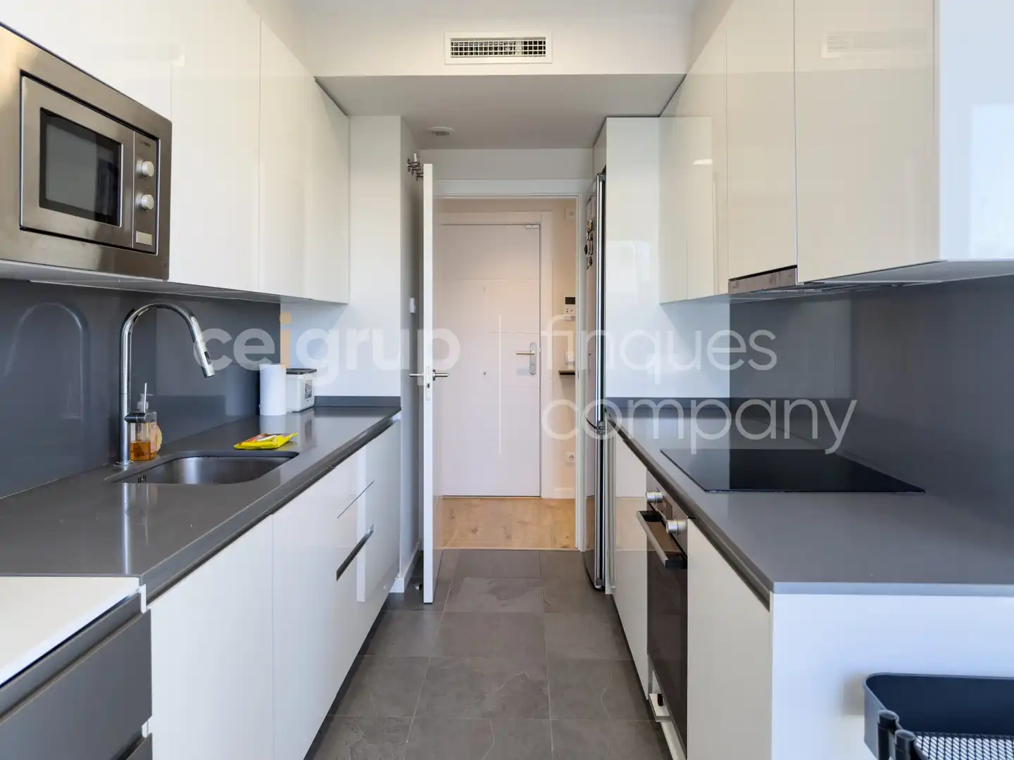 Küche von Wohnung zur Miete in Girona mit Heizung, Abstellraum und Schwimmbad