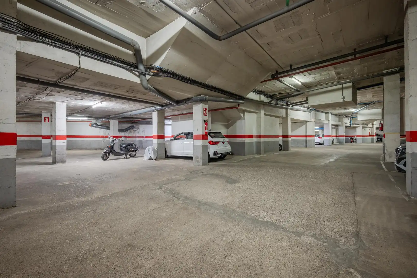 Aparcament de Apartament en venda en Girona amb Calefacció, Terrassa i Balcó