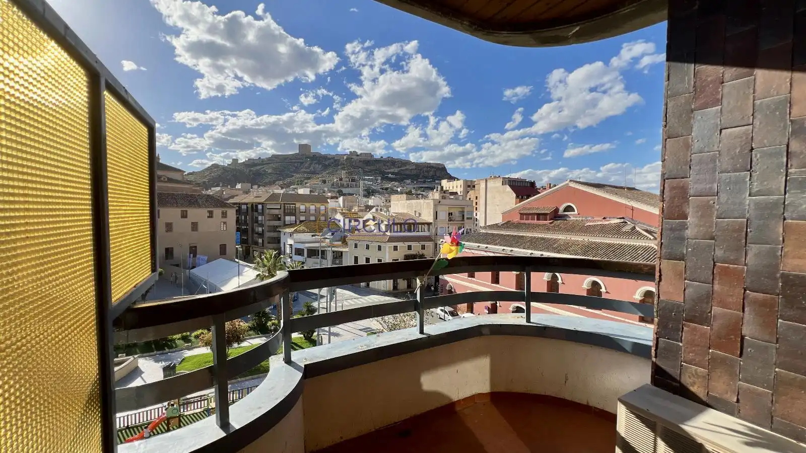 Außenansicht von Wohnung zum Verkauf in Lorca mit Terrasse, Abstellraum und Balkon