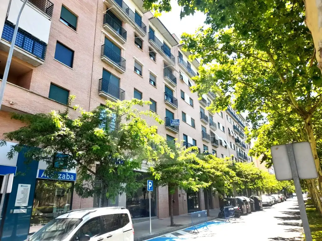 Vista exterior de Pis en venda en Badajoz amb Balcó