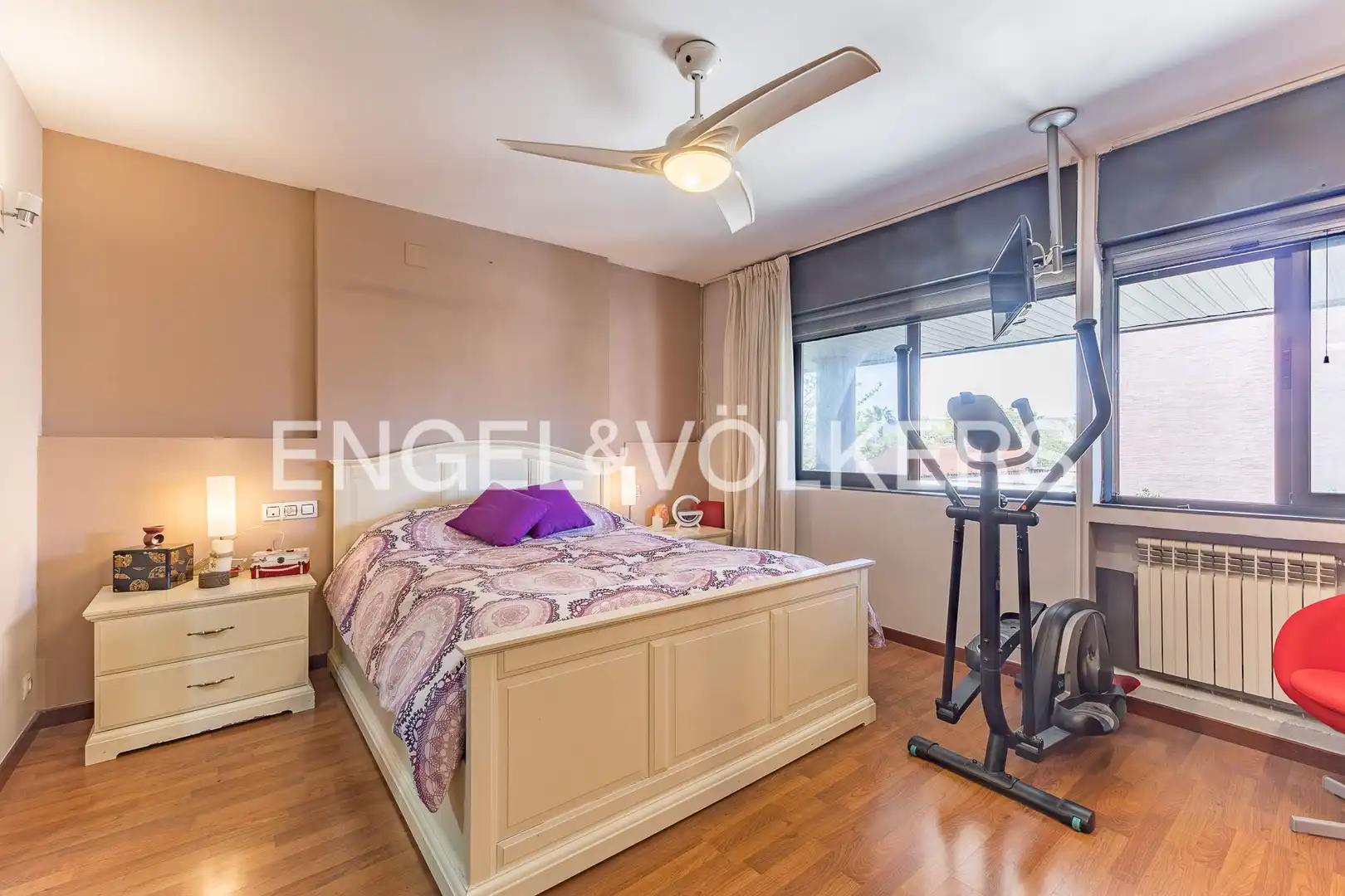 Habitación de Dúplex en venta en Sant Just Desvern con Aire acondicionado, Calefacción y Jardín privado