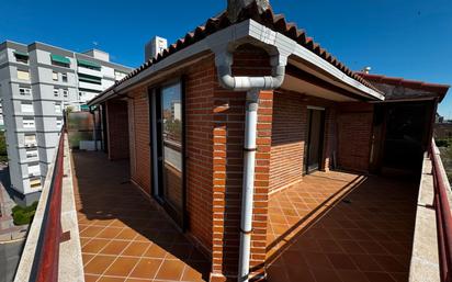Vista exterior de Àtic en venda en Fuenlabrada amb Aire condicionat, Calefacció i Terrassa
