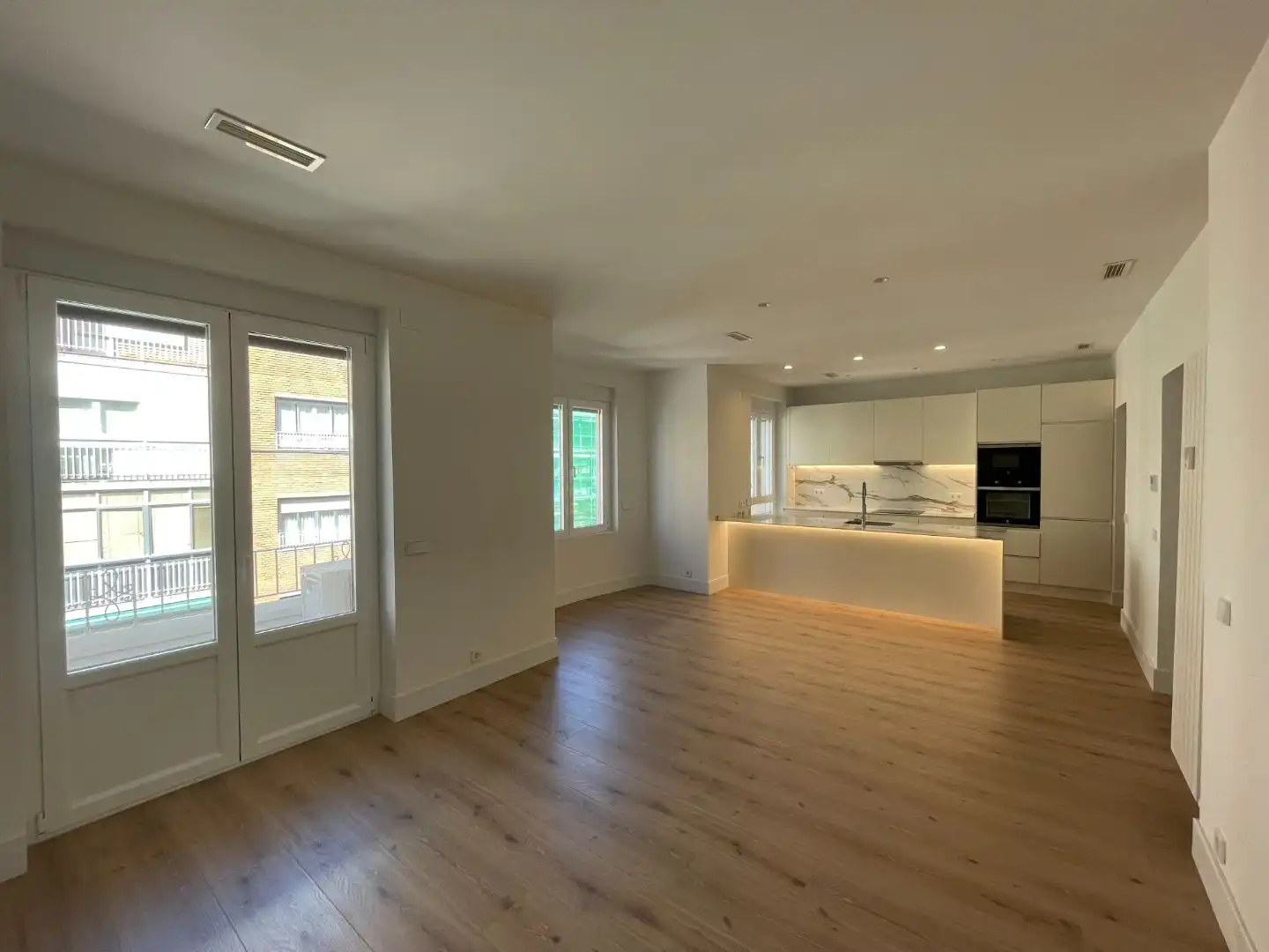Wohnzimmer von Wohnung zur Miete in  Madrid Capital mit Klimaanlage, Terrasse und Balkon