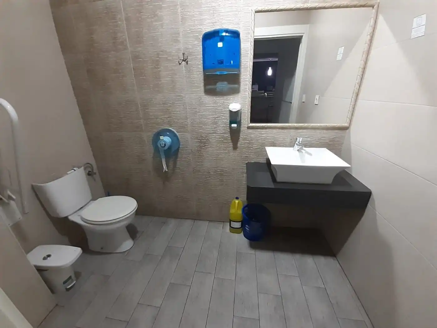 Baño de Local en traspaso en Novelda con Amueblado