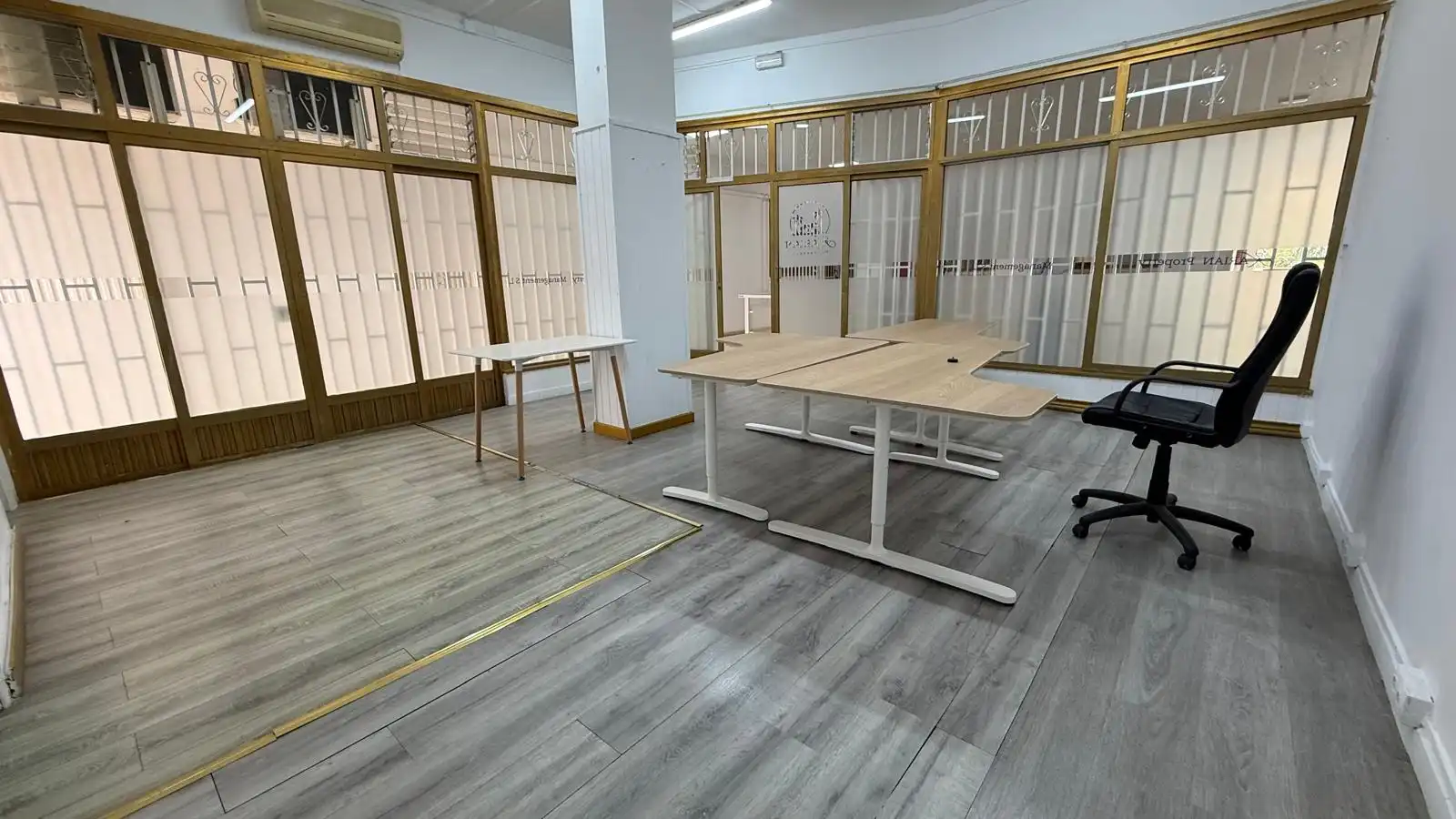 Commercial properties for rent in Arona  with Air Conditioner, Parquet flooring and Internet