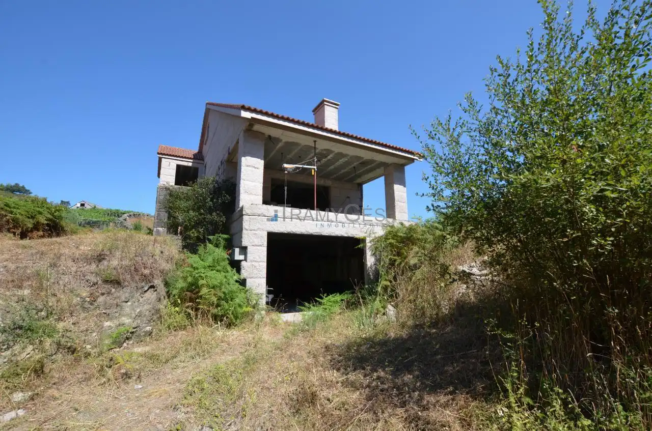 Casa o xalet en venda en Redondela amb Jardí privat, Terrassa i Traster