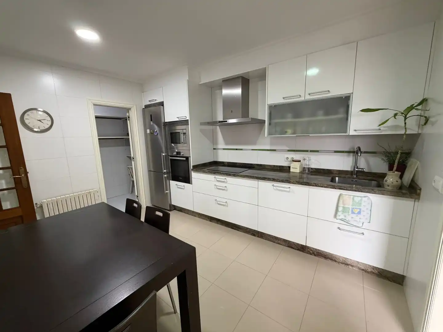 Cuina de Casa o xalet en venda en Poio amb Calefacció, Parquet i Terrassa