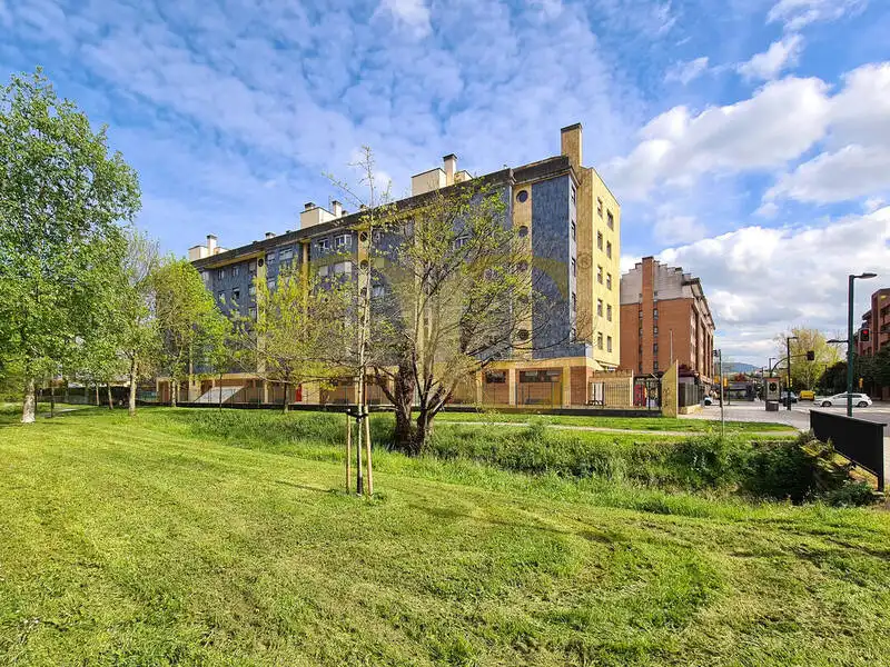 Vista exterior de Pis en venda en Gijón  amb Calefacció, Terrassa i Traster