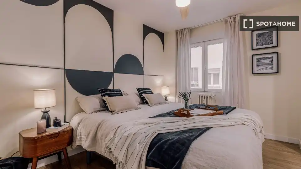 Bedroom of Flat for rent in Madrid  with Air Conditioner, Heating and Furnished